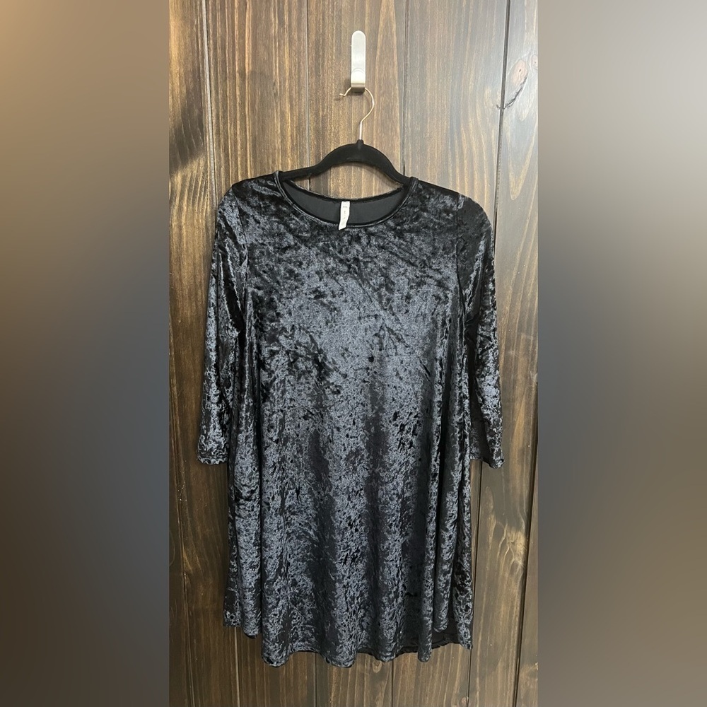 Black Velvet Mini Dress-Size : Small - Picture 2 of 7